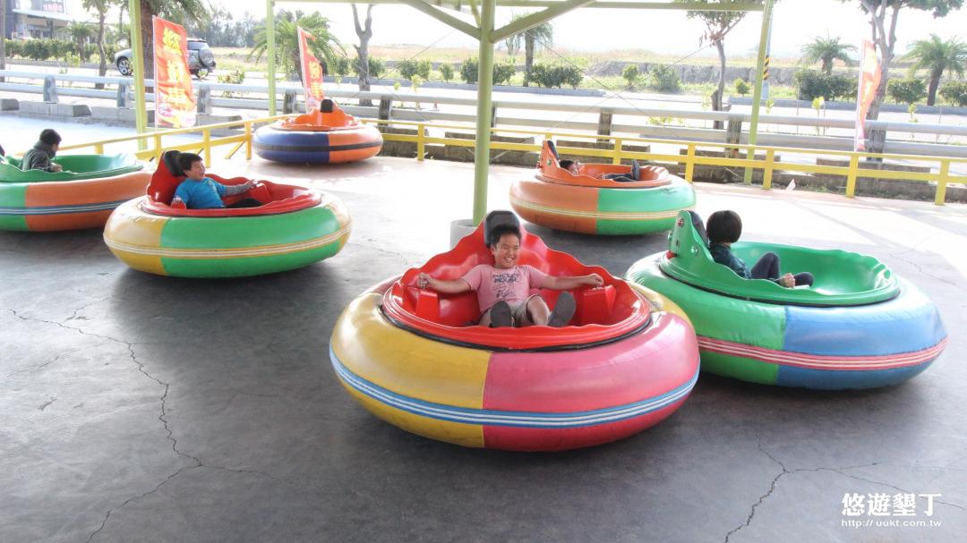 碰碰車、投籃機等遊樂設施