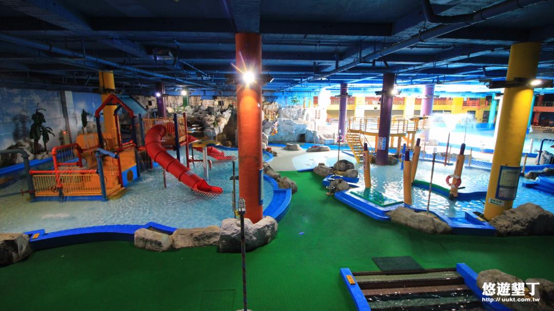 室內水上樂園全景