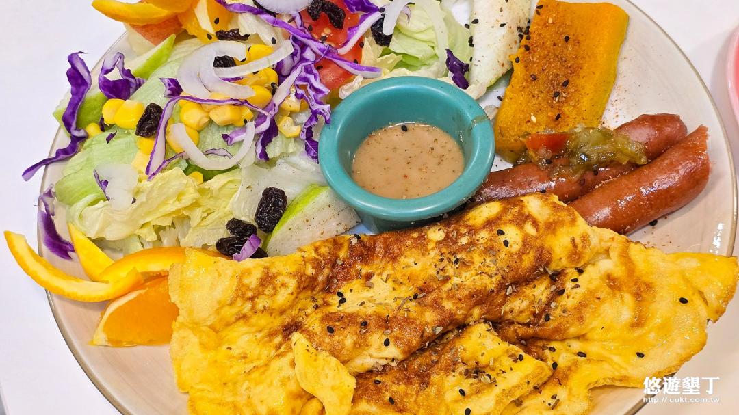 雙蛋元氣拼盤(蔬果沙拉.水煮德式香腸.煎2顆散蛋)