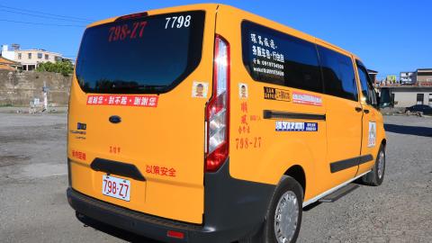 熊爸包車旅遊 觀光巴士 包車導覽 服務產品價格表