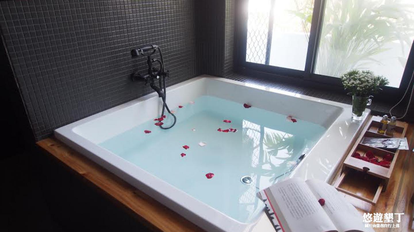 聚.四人房浴缸