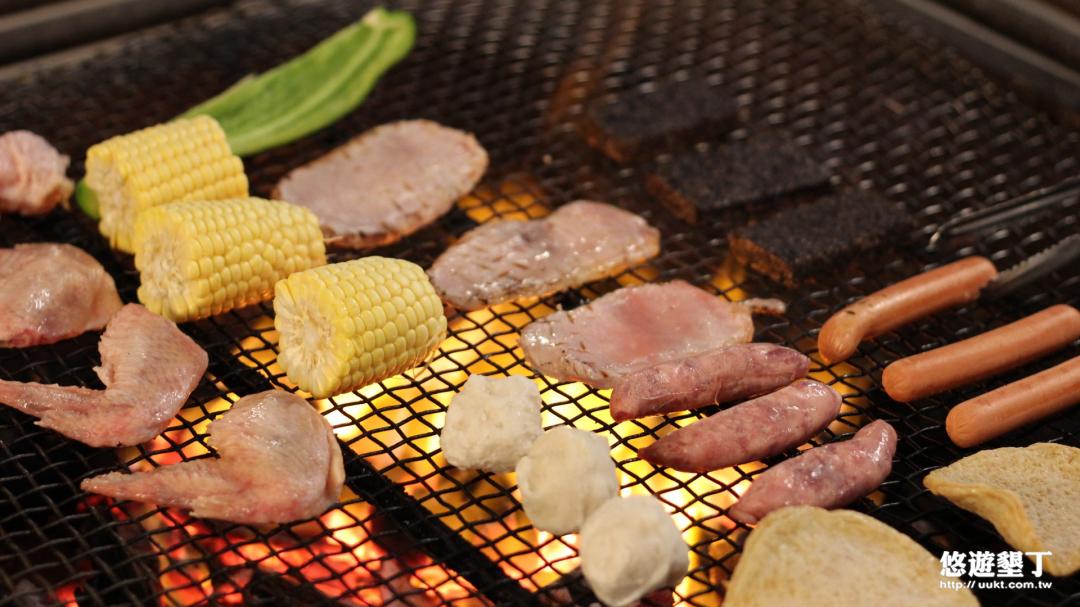 烤肉網很大可以一次烤很多食材