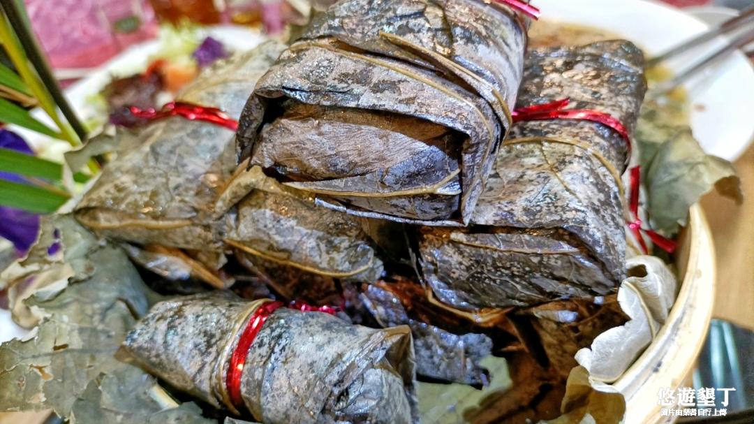 荷葉雞飯(這道別看它很簡單,當你打開荷葉時香氣就撲鼻而來了)