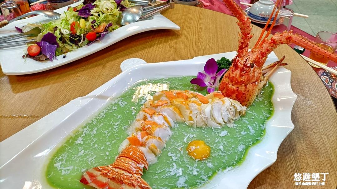 龍蝦翡翠(這道是極品,也是非常有營養的料理,底部綠色是菠菜與蛋打成汁後的蒸蛋,綿密好吃)