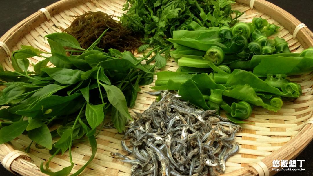 社區媽媽利用野菜和在地蔬食製作美味料理