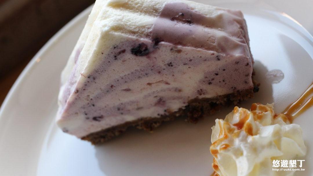 山谷造型的莓果生乳酪