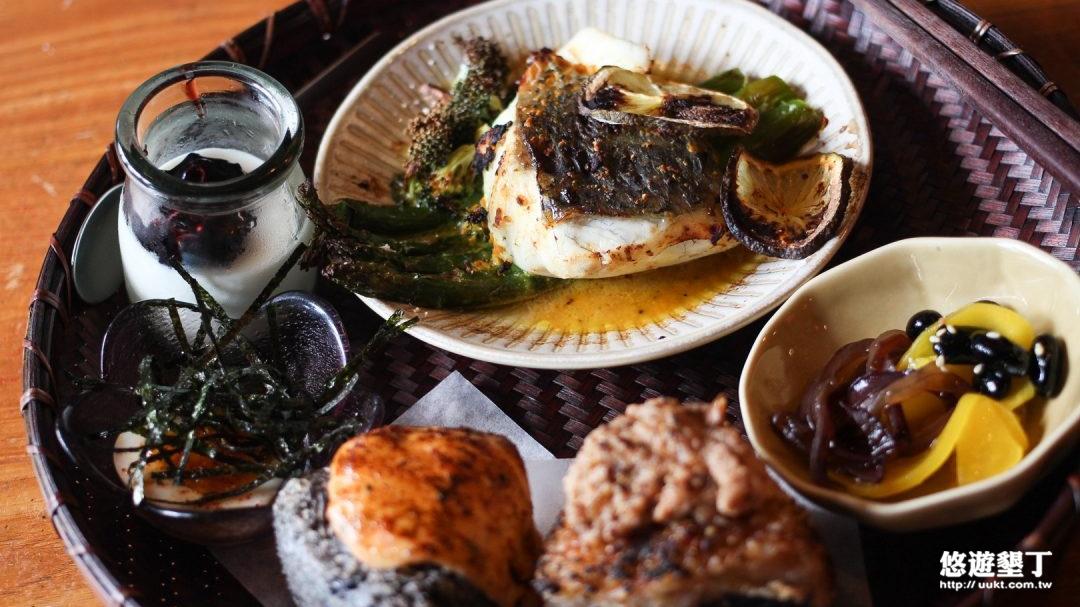 奶香黃芥末檸檬鱸魚飯糰套餐---鮮嫩多汁的台灣鱸魚，佐上特製的蜂蜜芥末檸檬醬，濃郁又爽口 搭配蘆筍一口咬下，這就是海邊現撈仔的好滋味