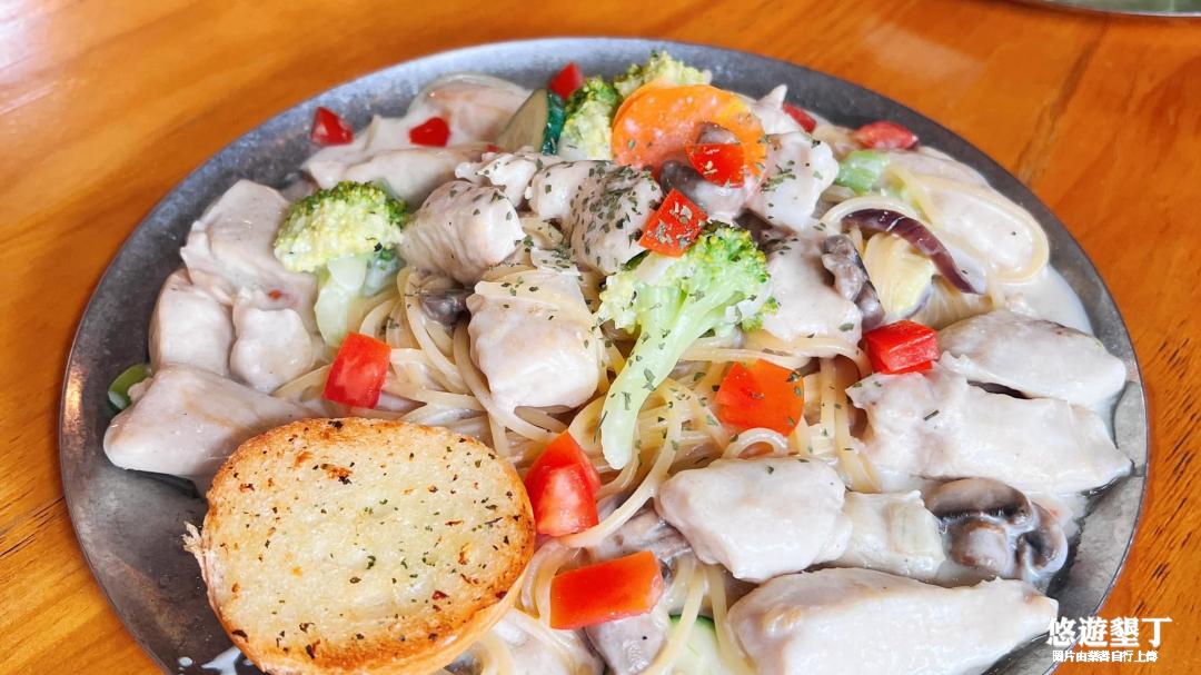 奶油雞肉義大利麵