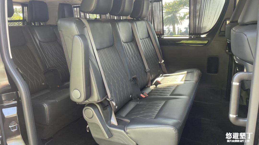 TOYOTA GRANVIA 八人座內空間