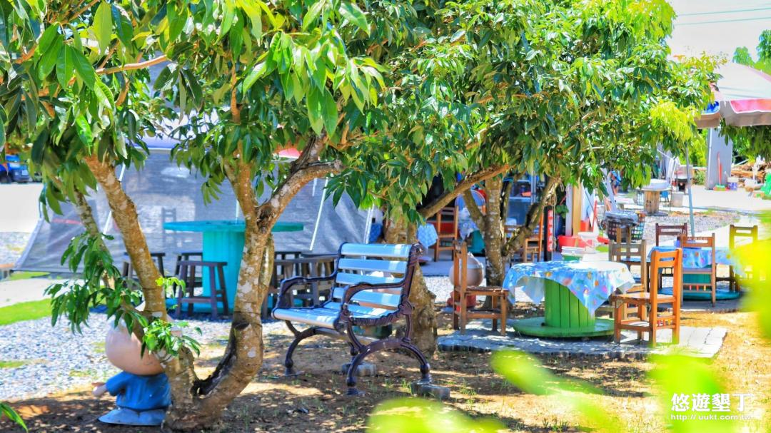樹下座位區