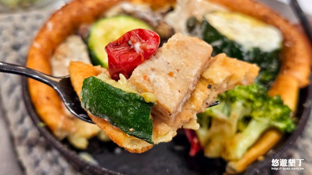 雞胸肉與櫛瓜佐蒜味優格鬆餅