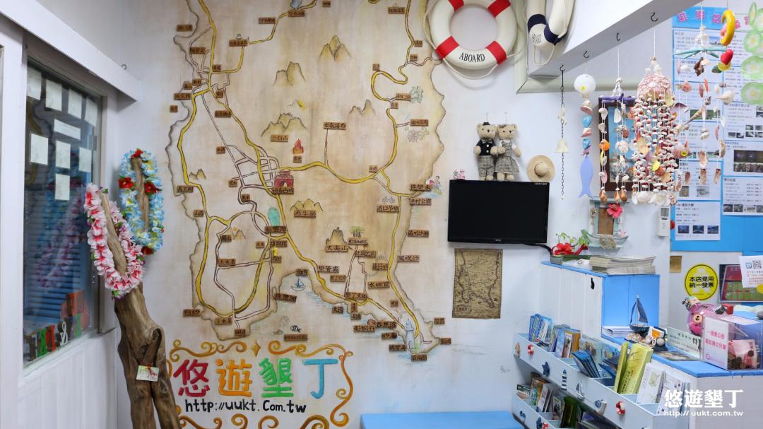 牆上有墾丁導覽地圖