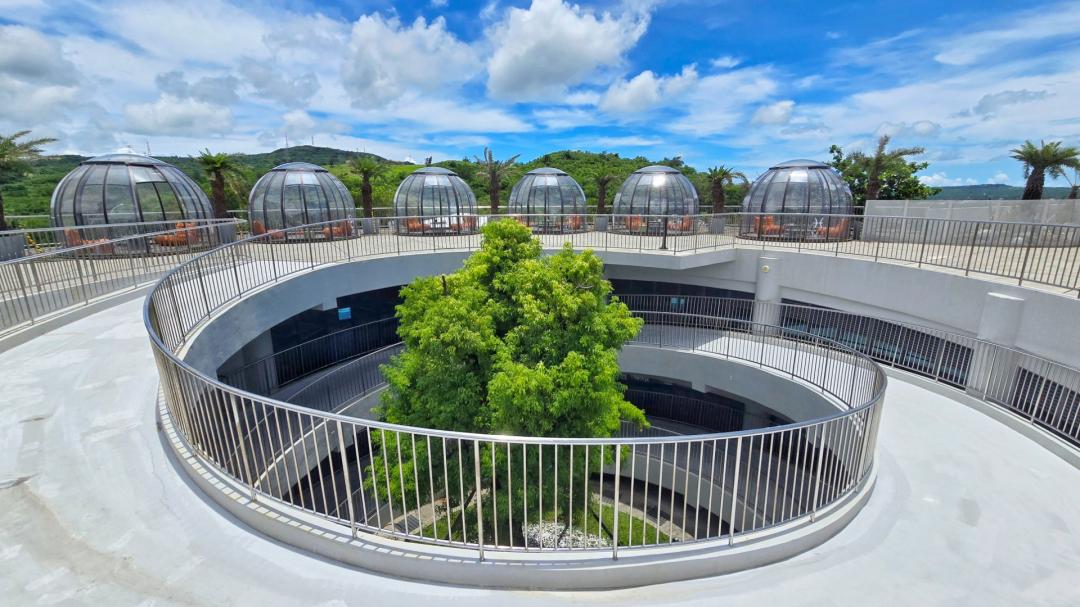 純白環形廣場