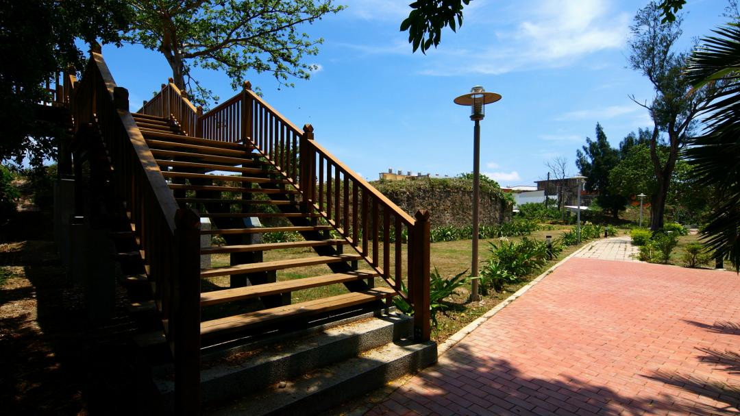 恆春古城-南門漂浮城牆入口